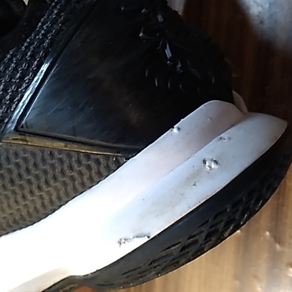 Nike LeBron Witness 4 black white 10.5 - Picture 5 of 5